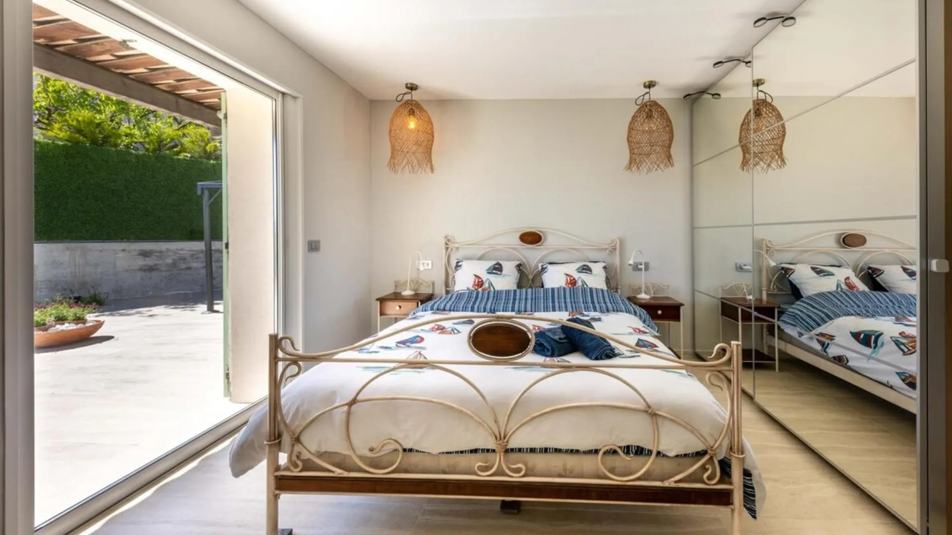 06Ak1 - Villa 4 Bedrooms Swimming Pool And Sauna Villeneuve-Loubet 0*,  Fransa