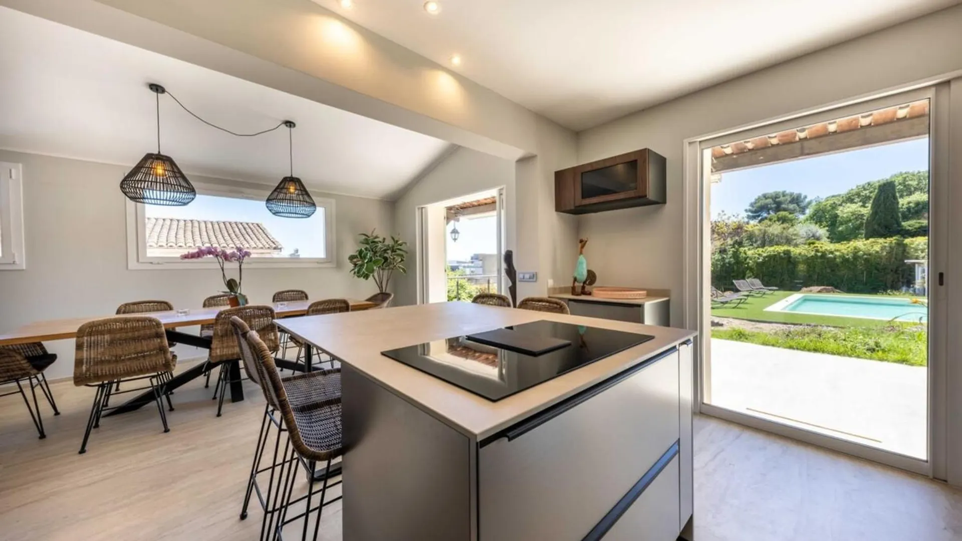 06Ak1 - Villa 4 Bedrooms Swimming Pool And Sauna Villeneuve-Loubet 0*,  Fransa