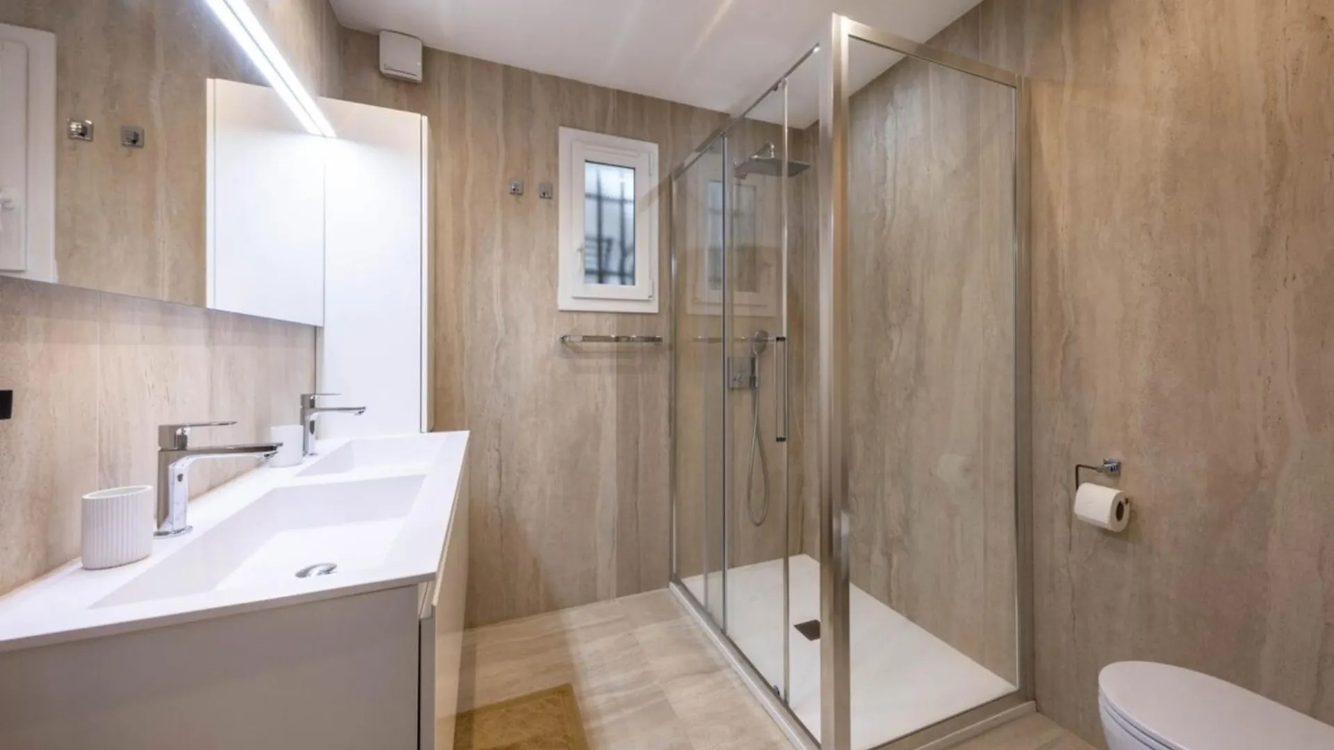 06Ak1 - Villa 4 Bedrooms Swimming Pool And Sauna Villeneuve-Loubet 0*,  Fransa